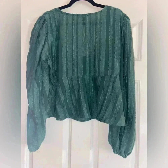 Lulu’s Women’s XL Long Sleeve Top - Picture 3 of 6